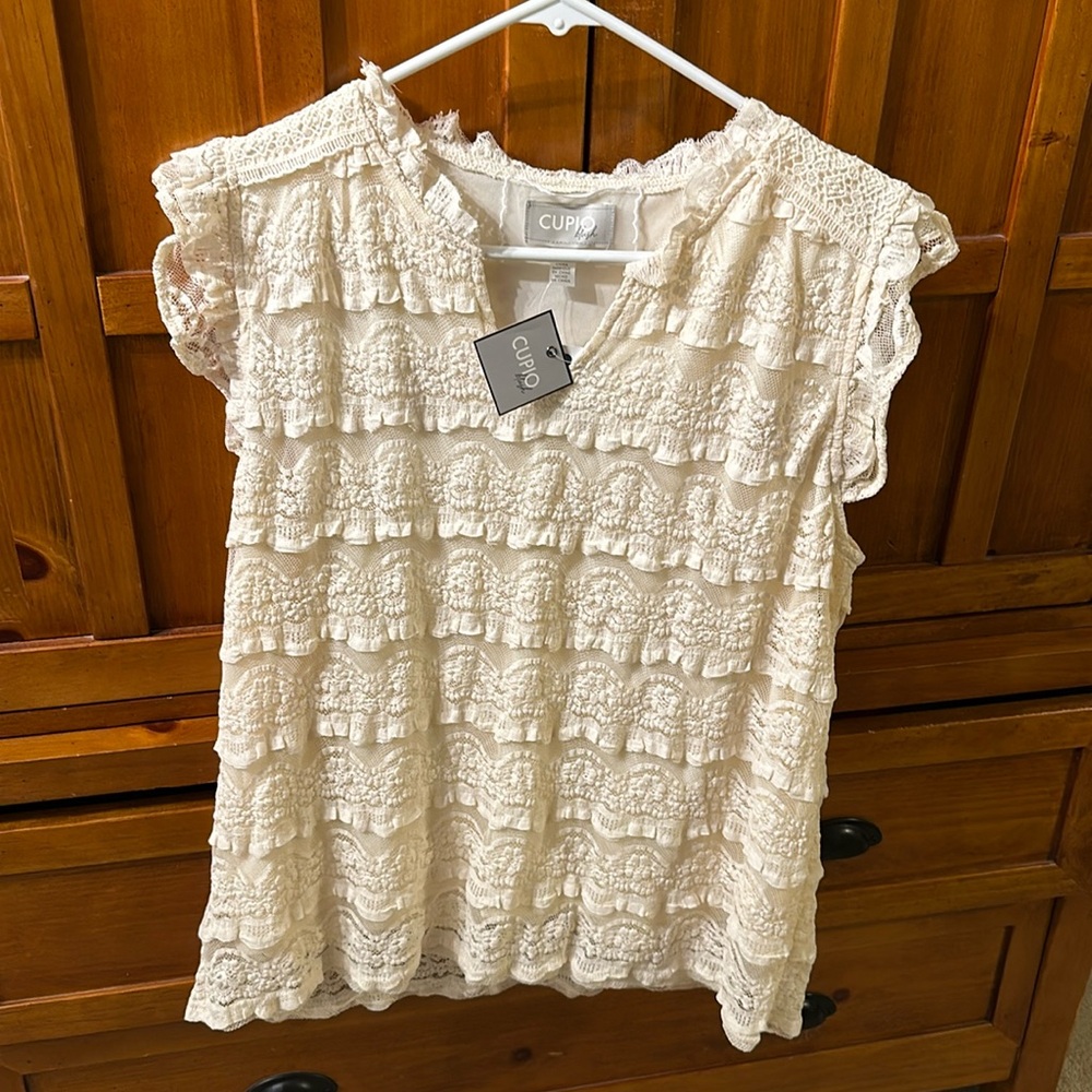 Off white lace blouse. Beautiful intricate lace detail. New with tag.Large.
